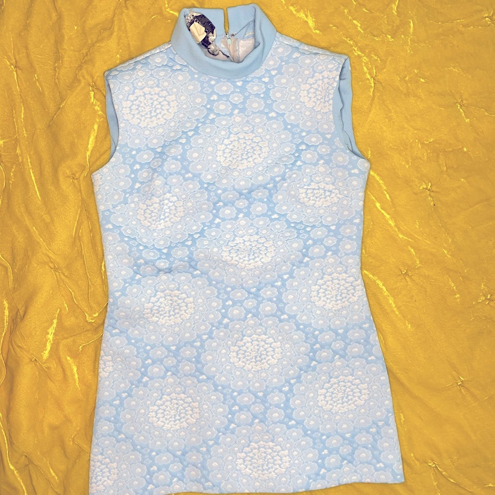 1960s Vintage Baby Blue Knit Shift Dress / Mod Med